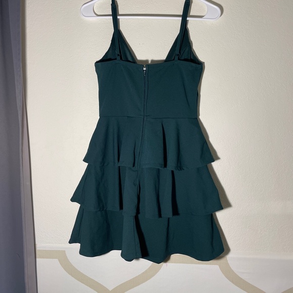 Trixxi Elegant Green Tiered Dress - Size S - Picture 2 of 4